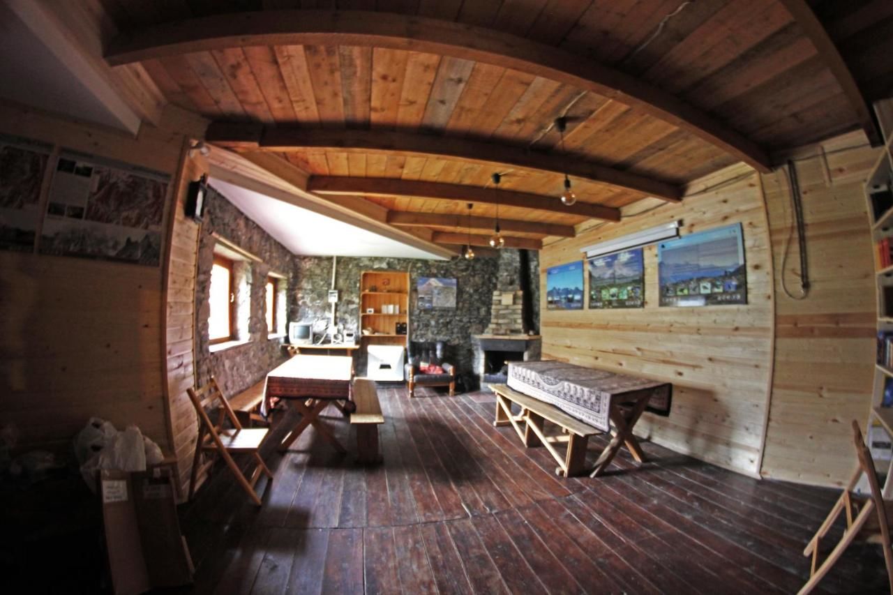 Дома для отпуска Kazbegi Hut Степанцминда-18