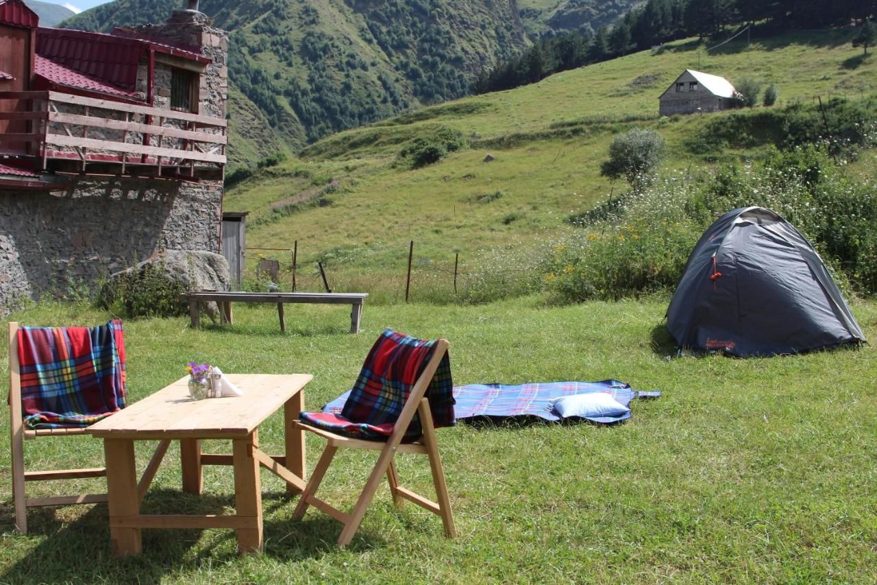 Дома для отпуска Kazbegi Hut Степанцминда-24