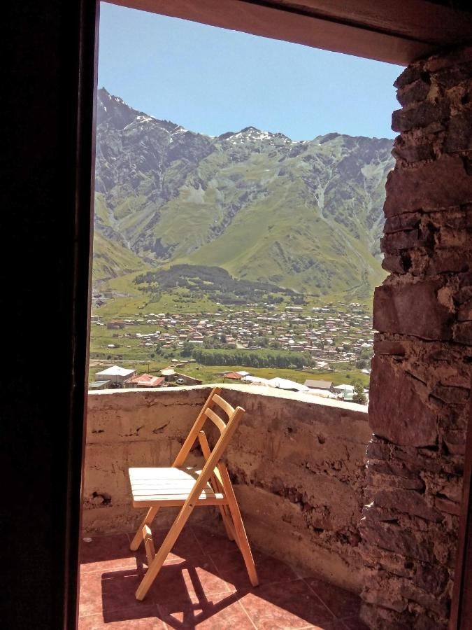 Дома для отпуска Kazbegi Hut Степанцминда-26