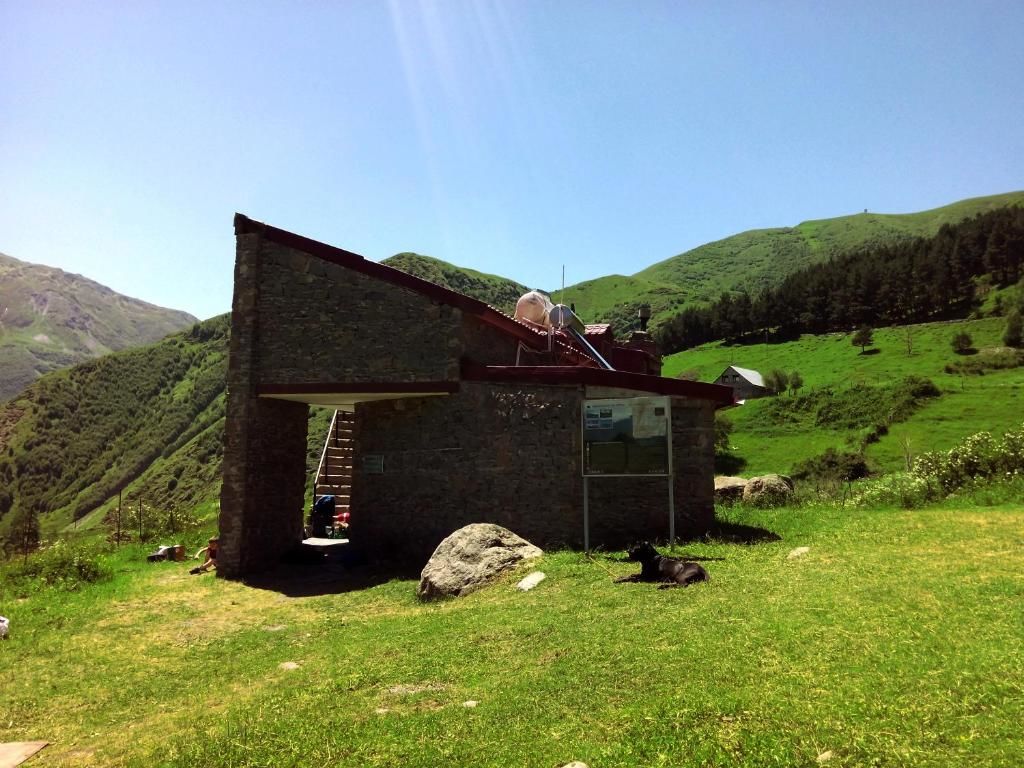 Дома для отпуска Kazbegi Hut Степанцминда-29