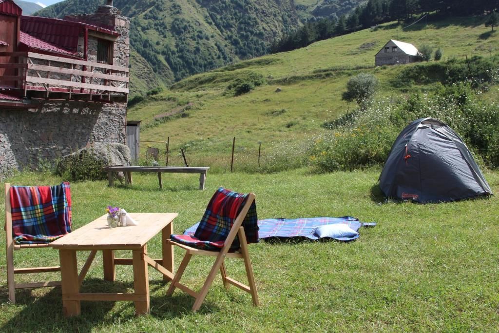 Дома для отпуска Kazbegi Hut Степанцминда-30